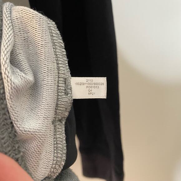 TOMMY JOHN Black Onyx Medium Grey Colorblock Hoodie Soft Stretch Go Anywhere - Picture 6 of 8